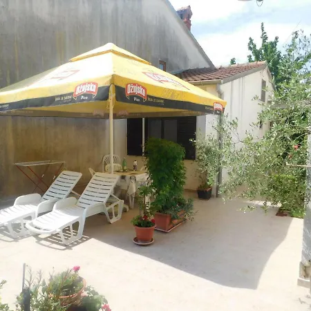 Artusi Apartmán Pula